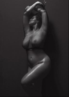 Ashley Graham V Magazine (Nice Surprise)